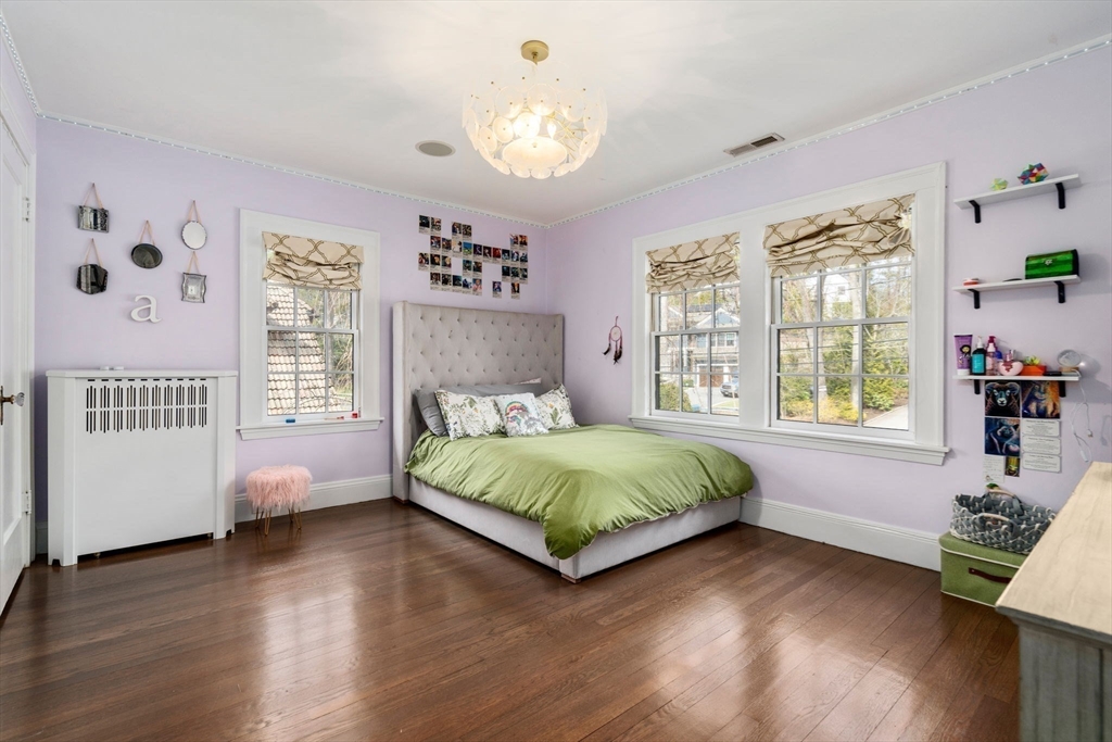 185 Valentine St