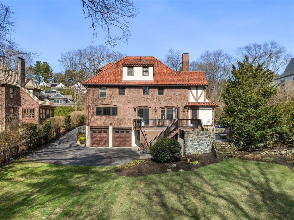 185 Valentine St