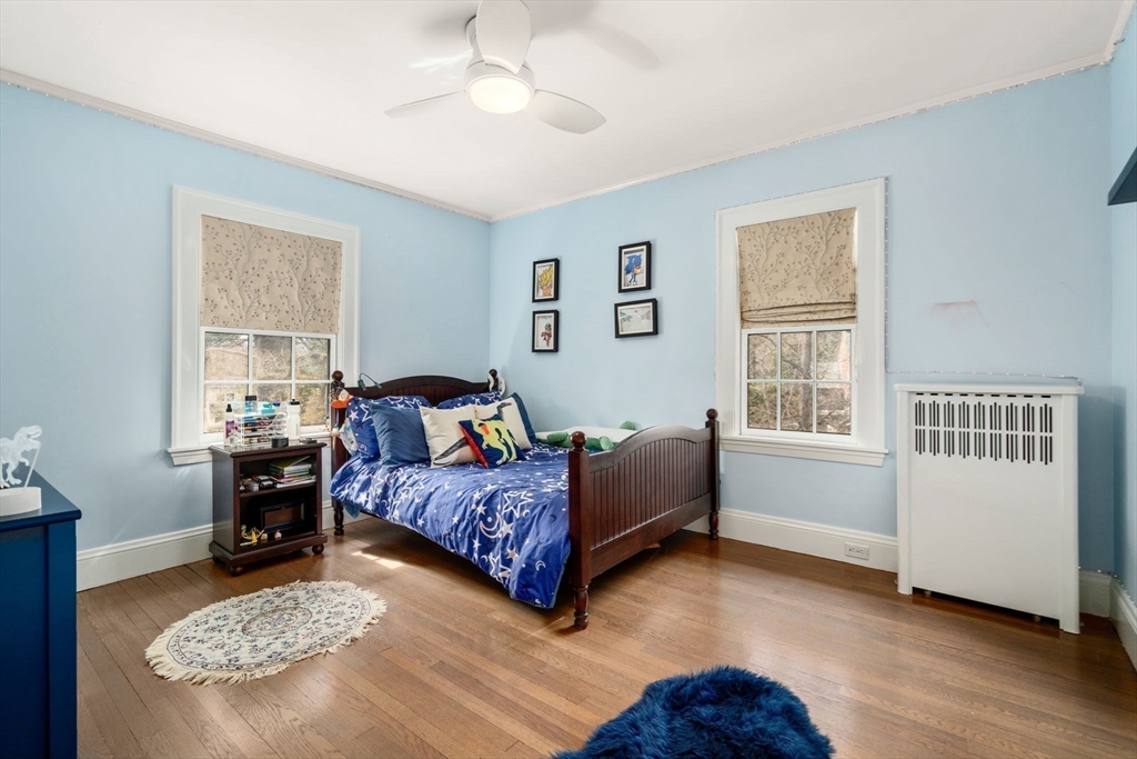 185 Valentine St