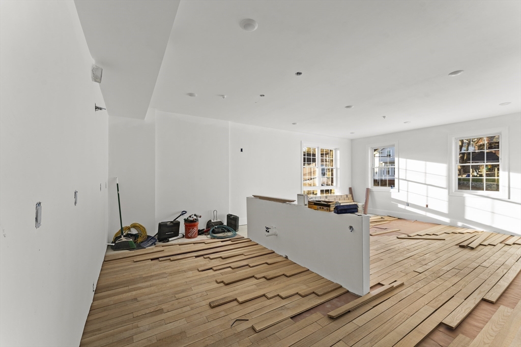 272 Lincoln St # 204