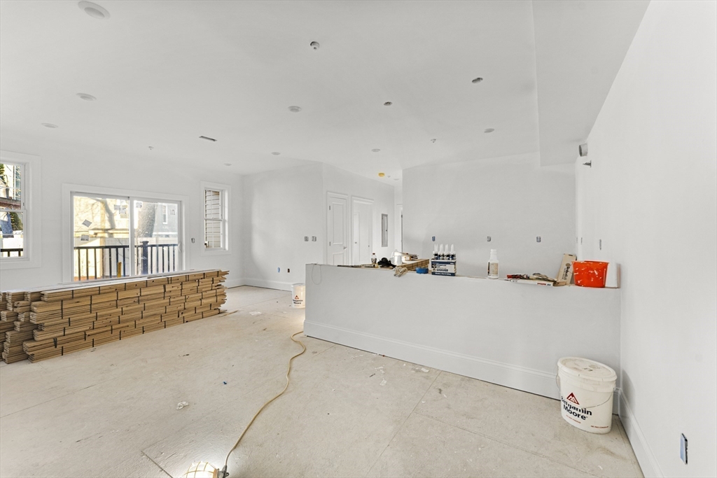 272 Lincoln St # 204