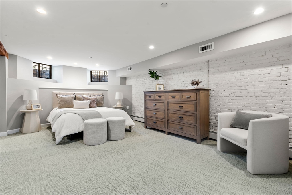 15 Albemarle St # 5