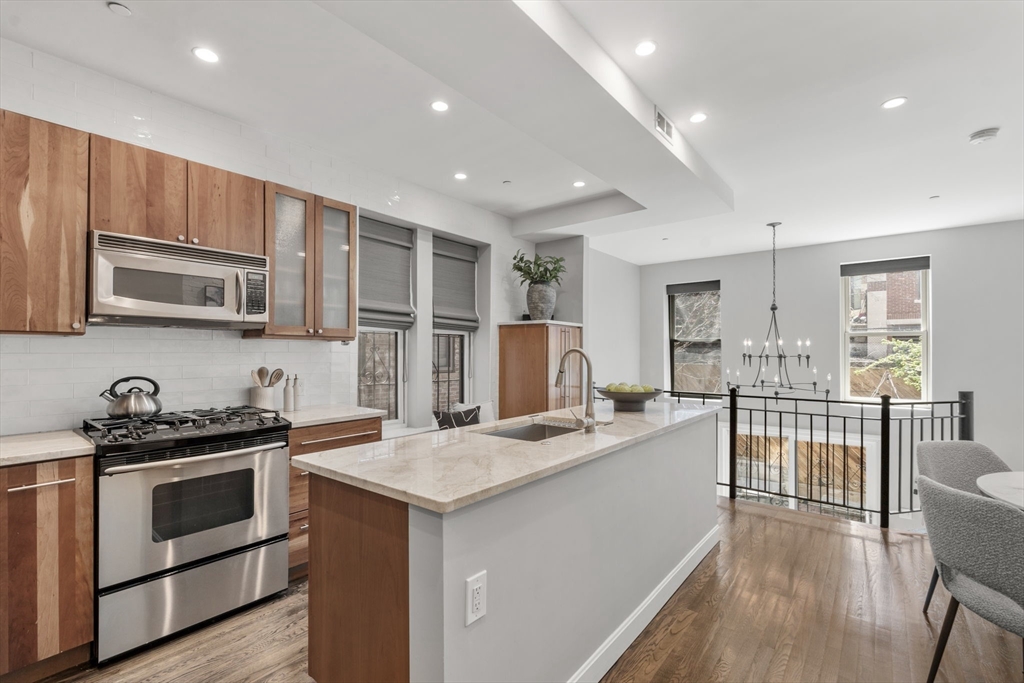 15 Albemarle St # 5
