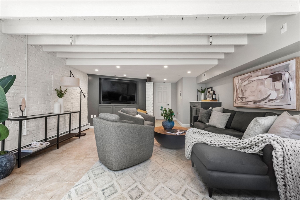 15 Albemarle St # 5