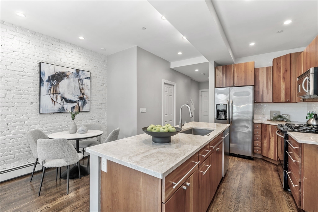 15 Albemarle St # 5