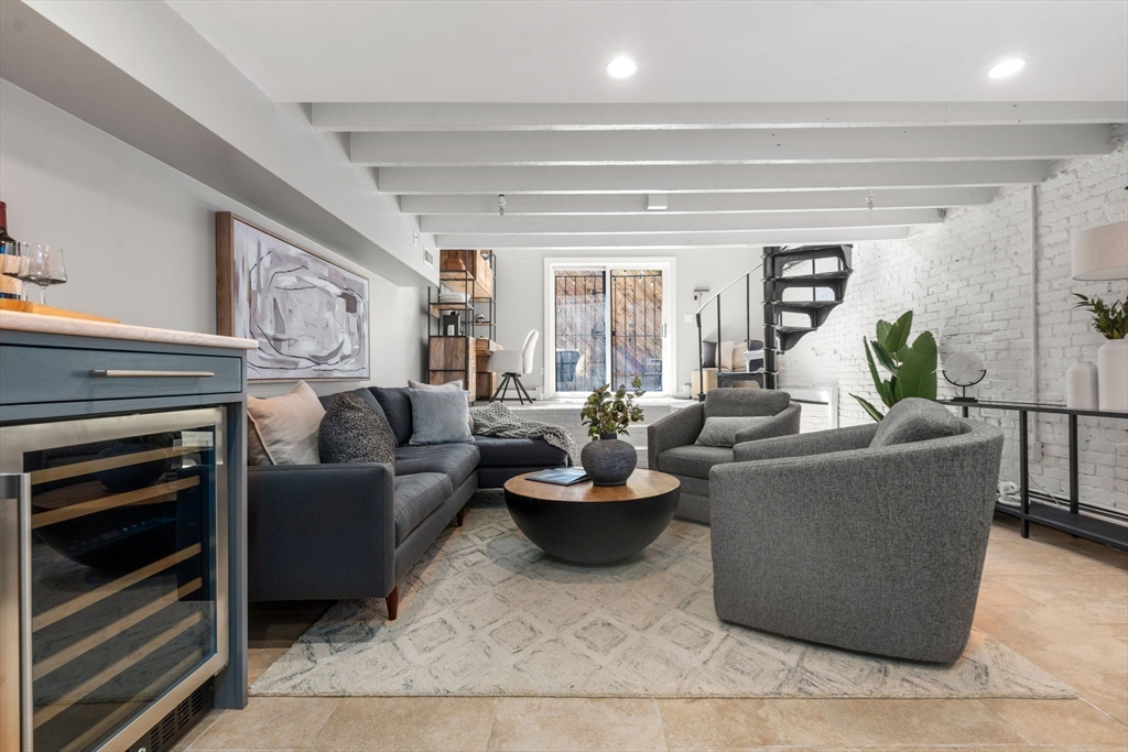 15 Albemarle St # 5