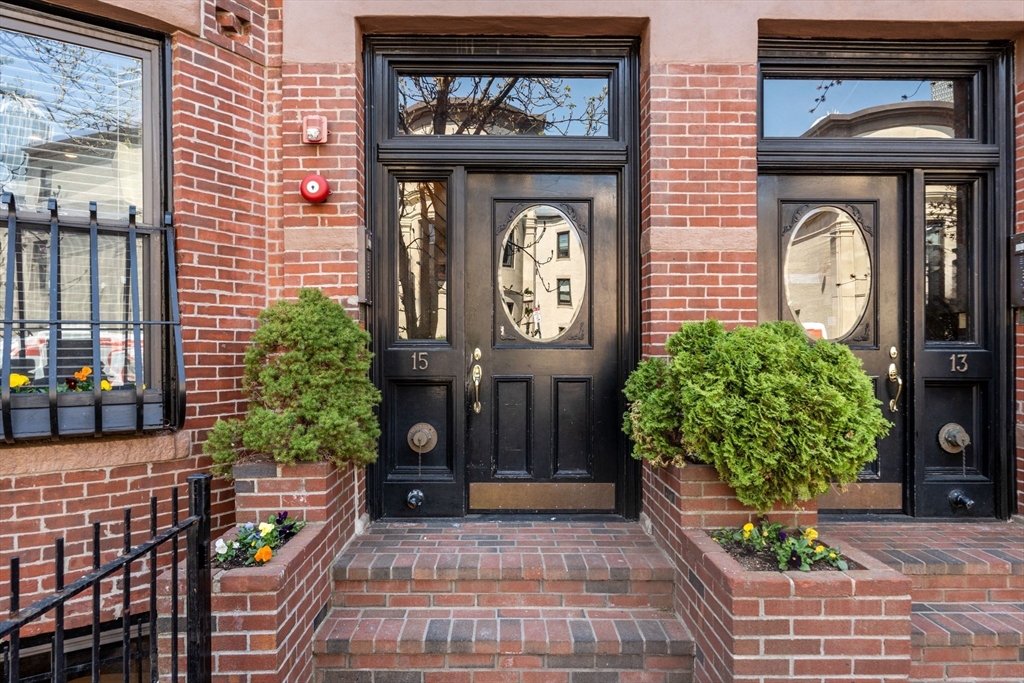 15 Albemarle St # 5