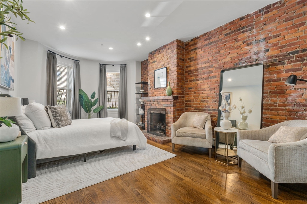 15 Albemarle St # 5