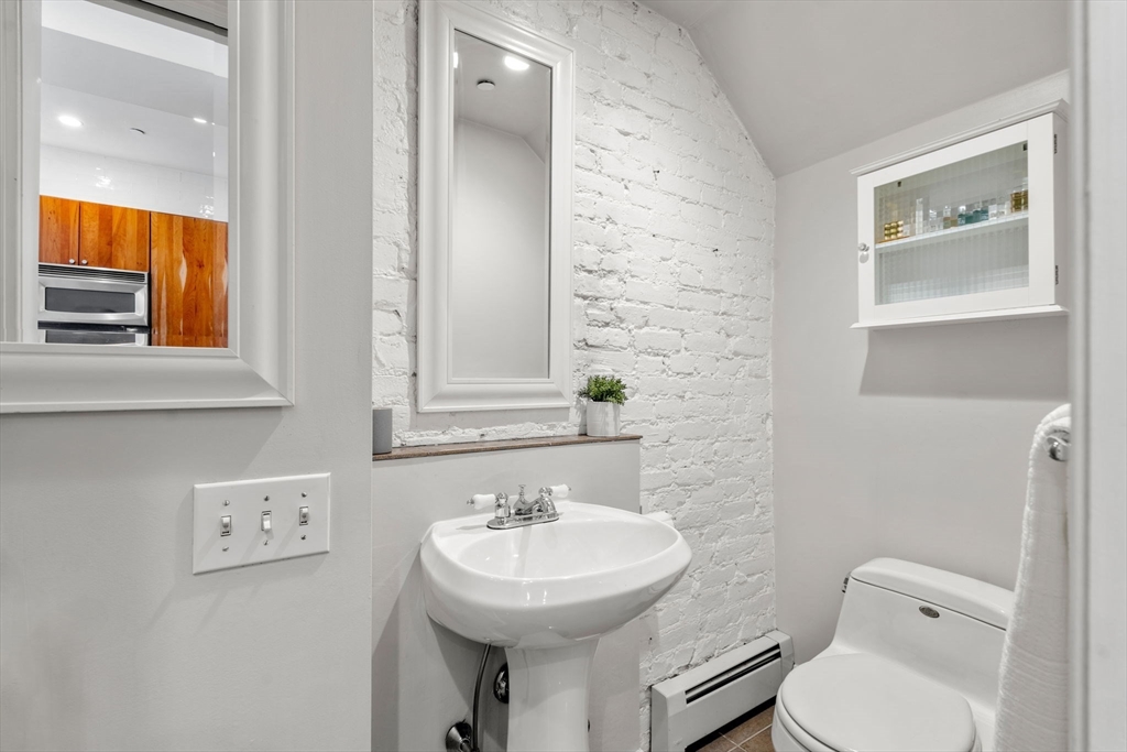 15 Albemarle St # 5