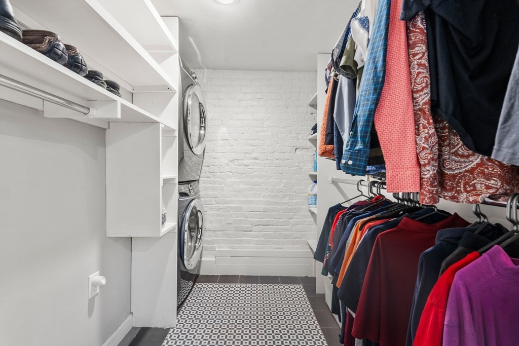 15 Albemarle St # 5