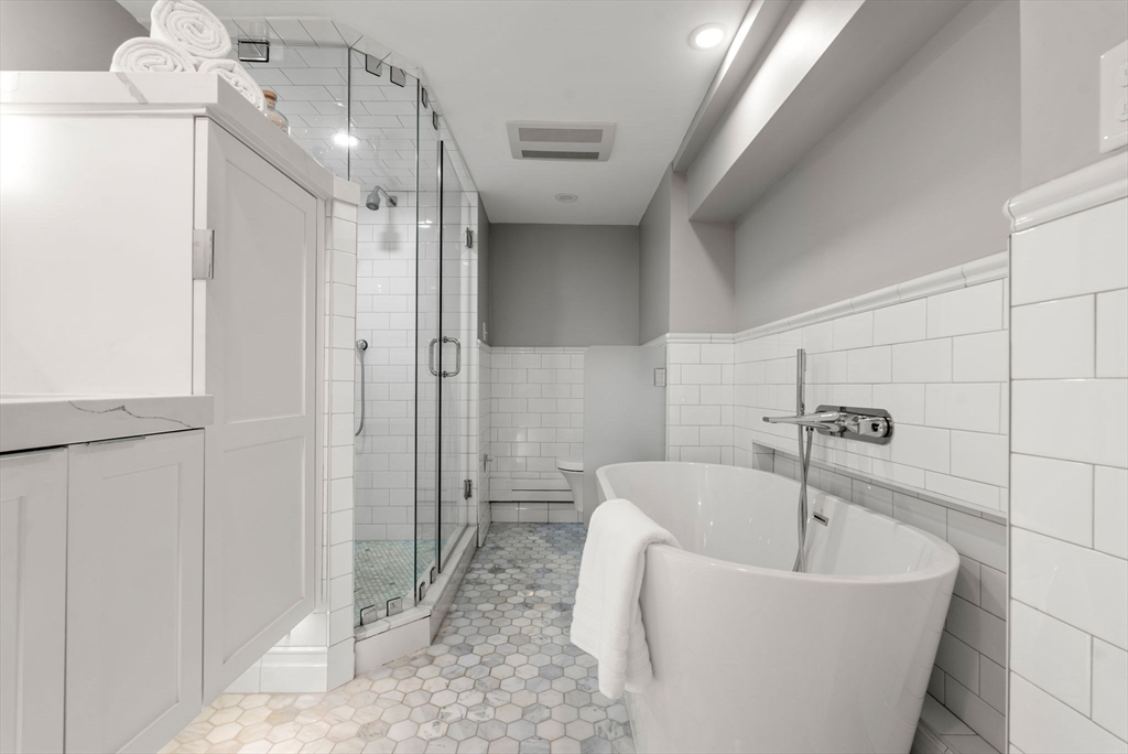 15 Albemarle St # 5