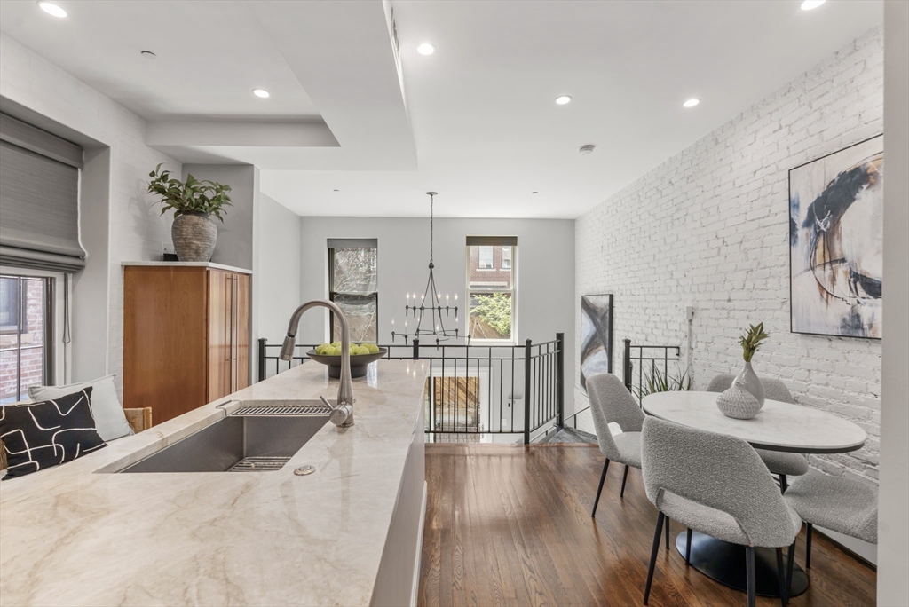 15 Albemarle St # 5