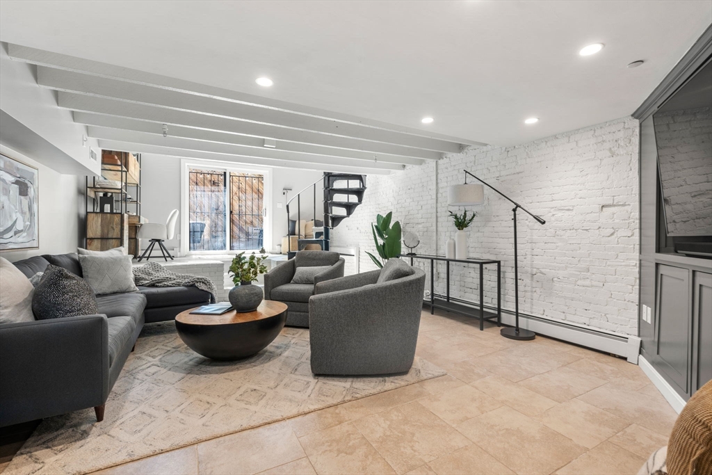 15 Albemarle St # 5