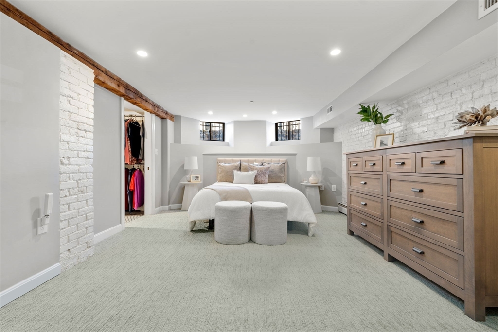 15 Albemarle St # 5