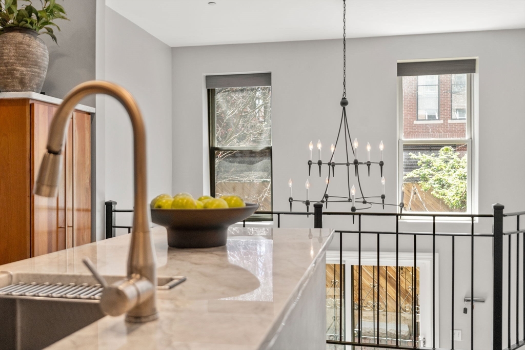 15 Albemarle St # 5