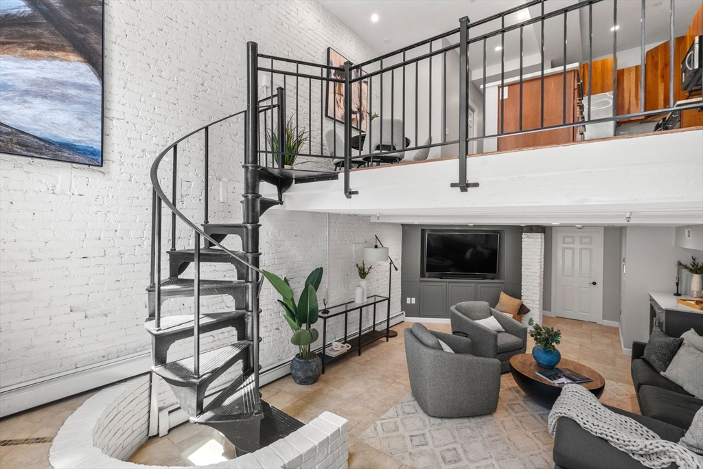 15 Albemarle St # 5