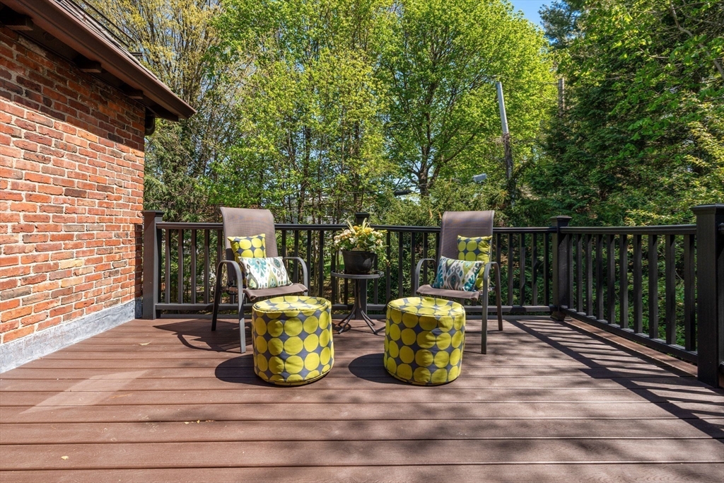 21 Woodchester Dr