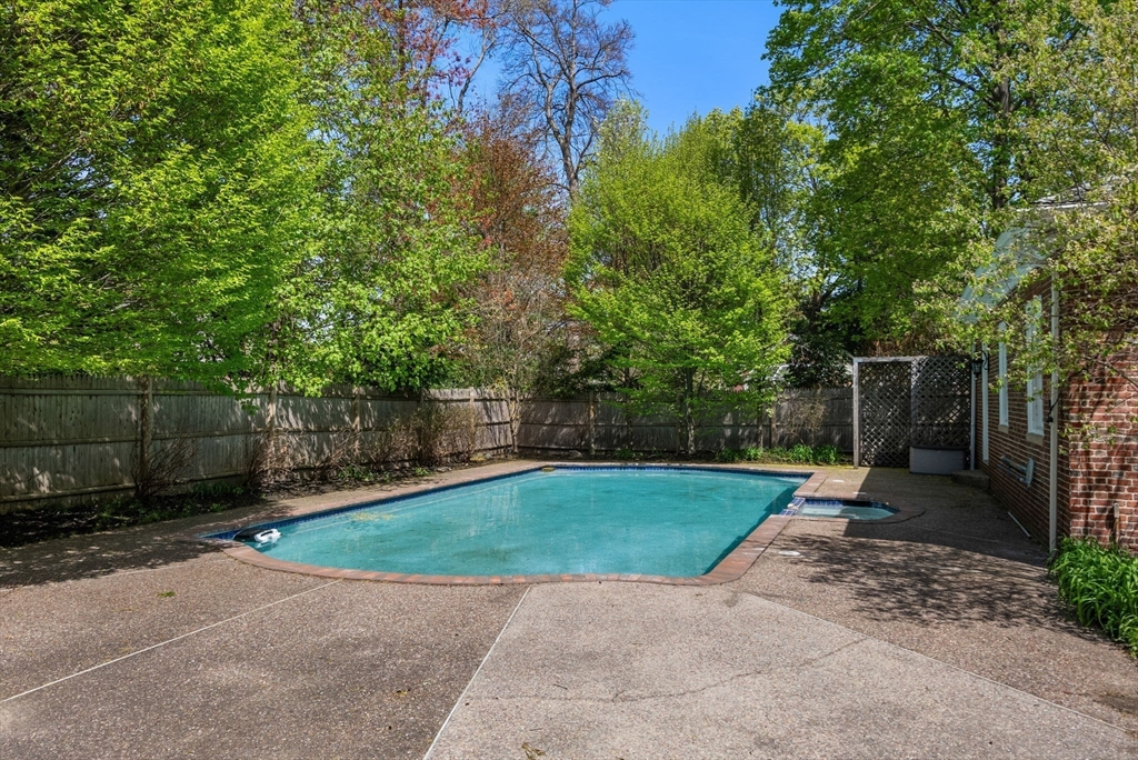 405 Commonwealth Ave