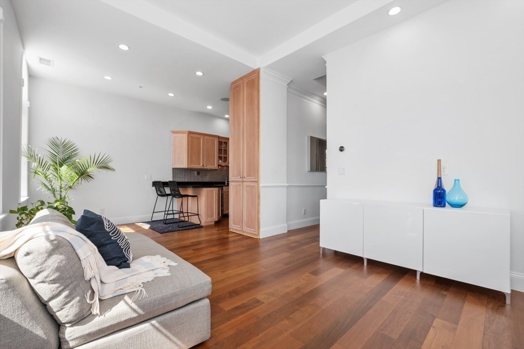 640 Hammond Street # 301