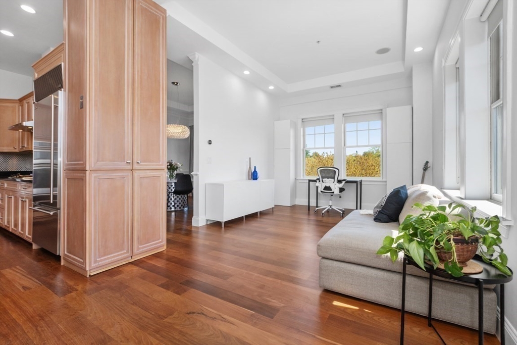 640 Hammond Street # 301