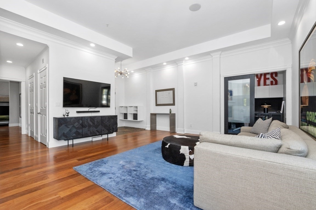 640 Hammond Street # 301