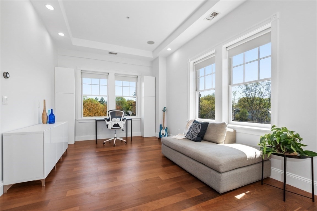 640 Hammond Street # 301