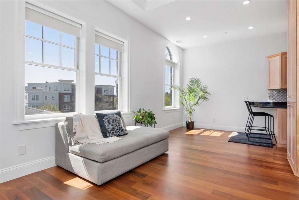 640 Hammond Street # 301