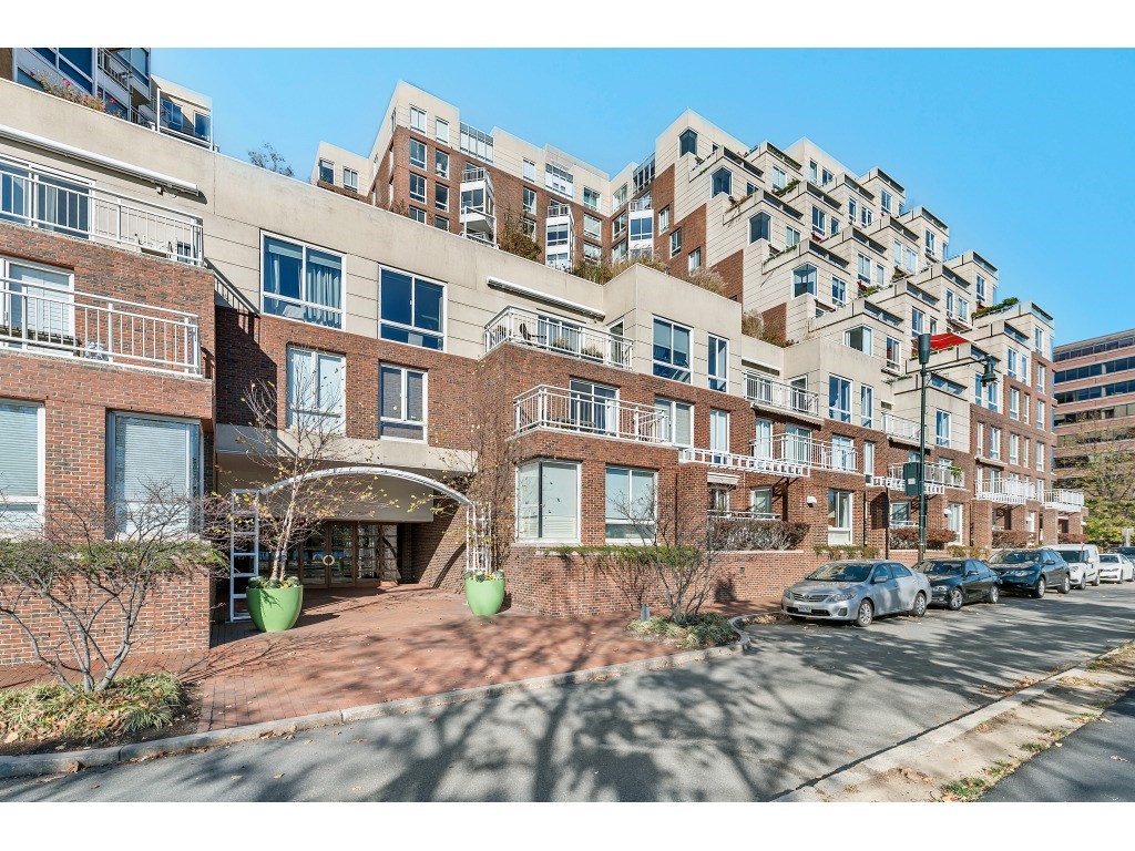 75-83 Cambridge Pkwy Unit: 301