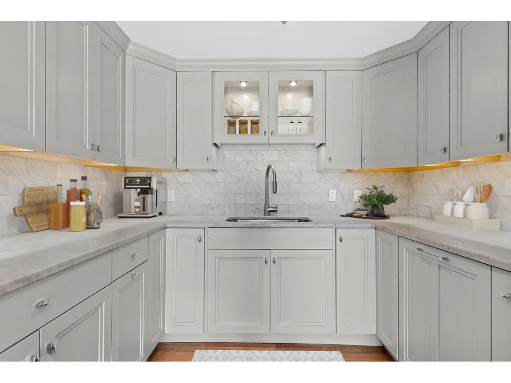 75-83 Cambridge Pkwy Unit: 301