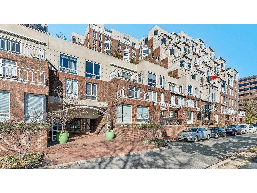 75-83 Cambridge Pkwy Unit: 301