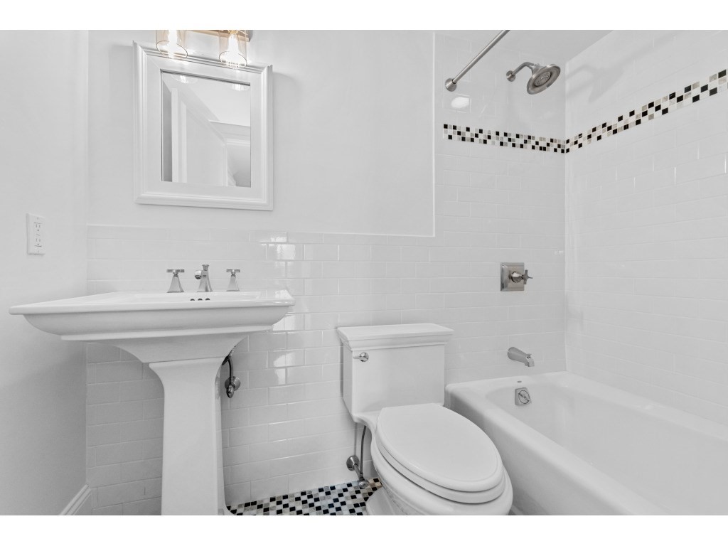 75-83 Cambridge Pkwy Unit: 301