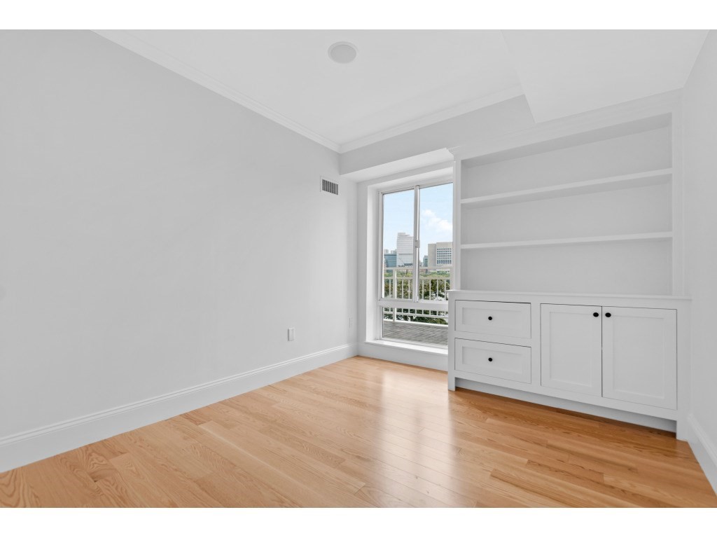 75-83 Cambridge Pkwy Unit: 301