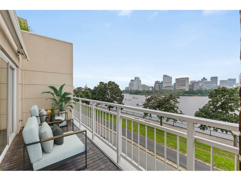 75-83 Cambridge Pkwy Unit: 301