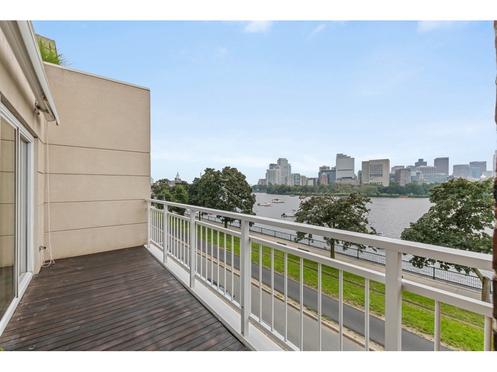 75-83 Cambridge Pkwy Unit: 301