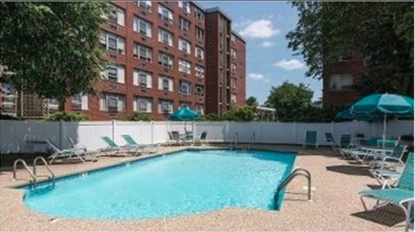 20 Hammond Pond Pkwy # 504