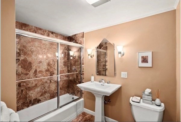 20 Hammond Pond Pkwy # 504