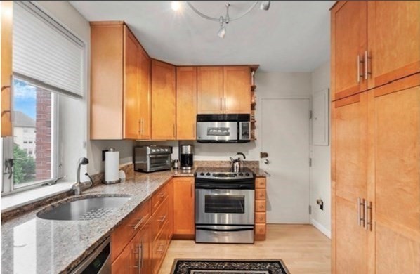 20 Hammond Pond Pkwy # 504