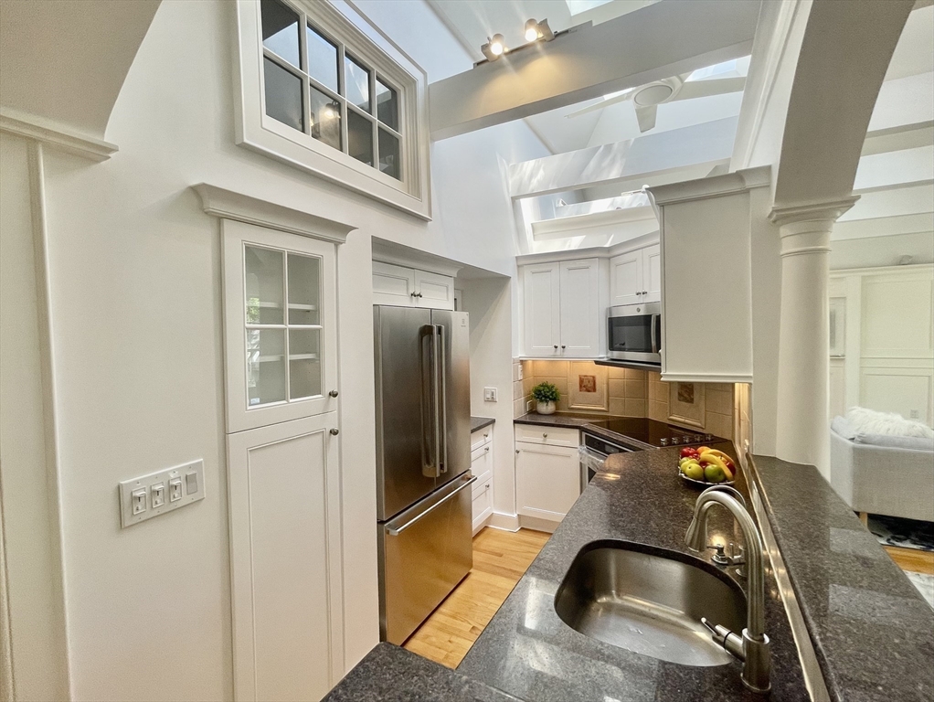 876 Beacon St # 5