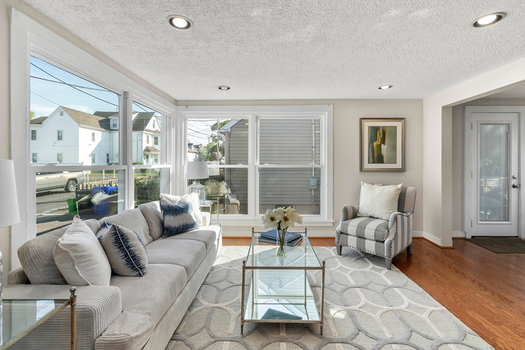 30 Halliday St