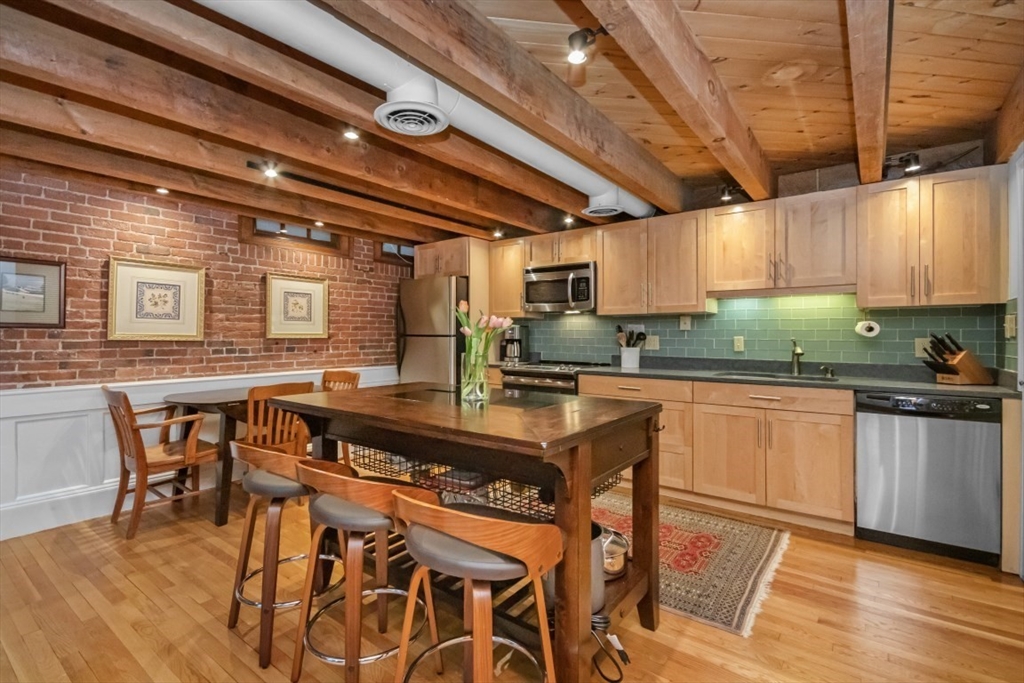 28 Seaverns Ave # 11