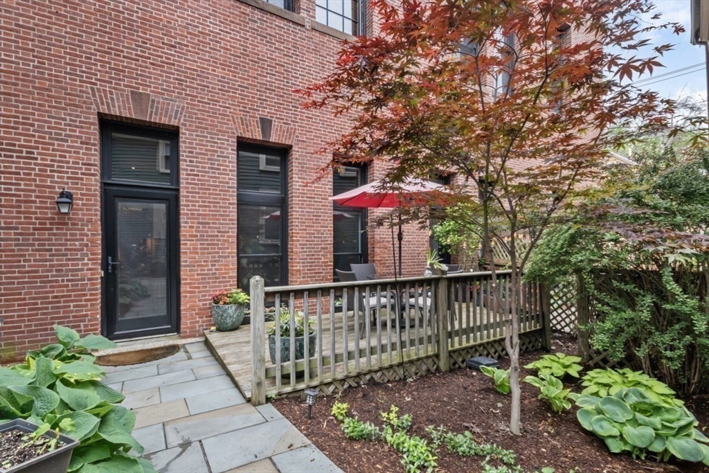 28 Seaverns Ave # 11
