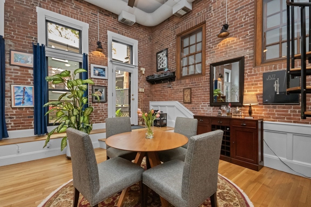 28 Seaverns Ave # 11