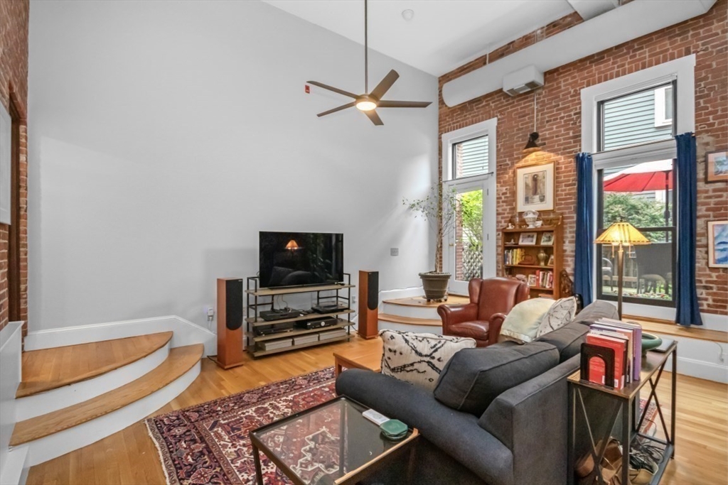 28 Seaverns Ave # 11