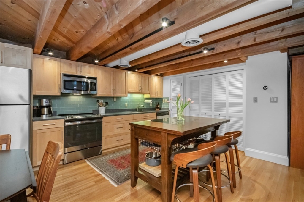 28 Seaverns Ave # 11