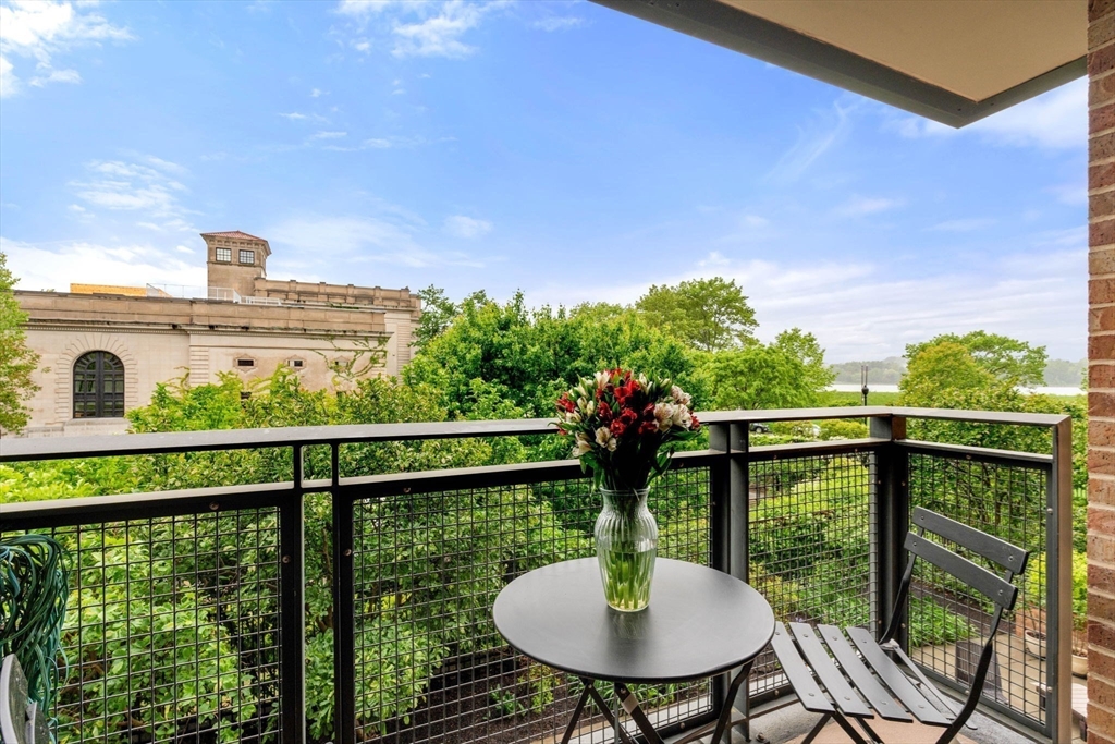 2400 Beacon St # 203