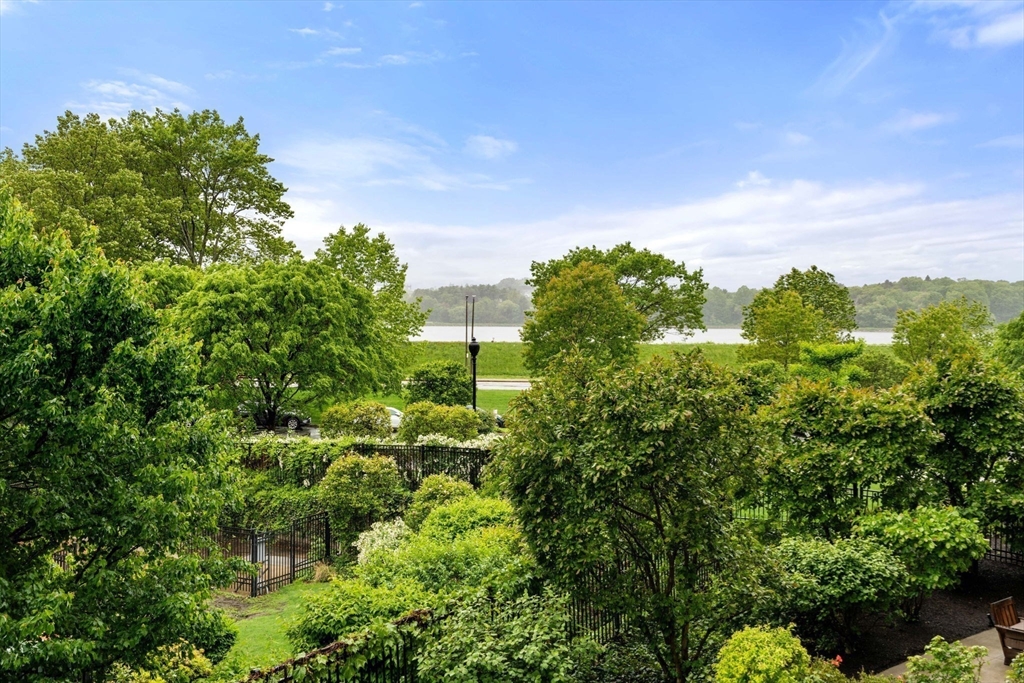 2400 Beacon St # 203