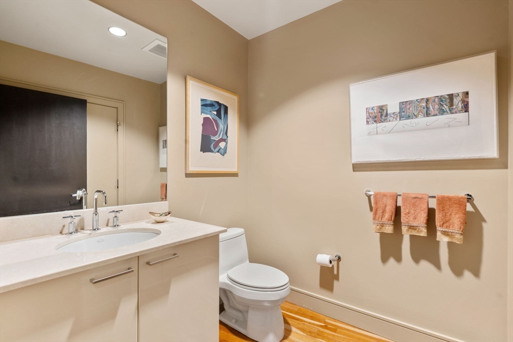 2400 Beacon St # 203