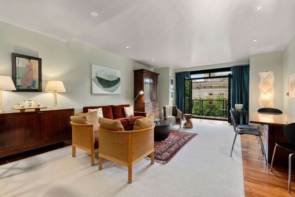 2400 Beacon St # 203