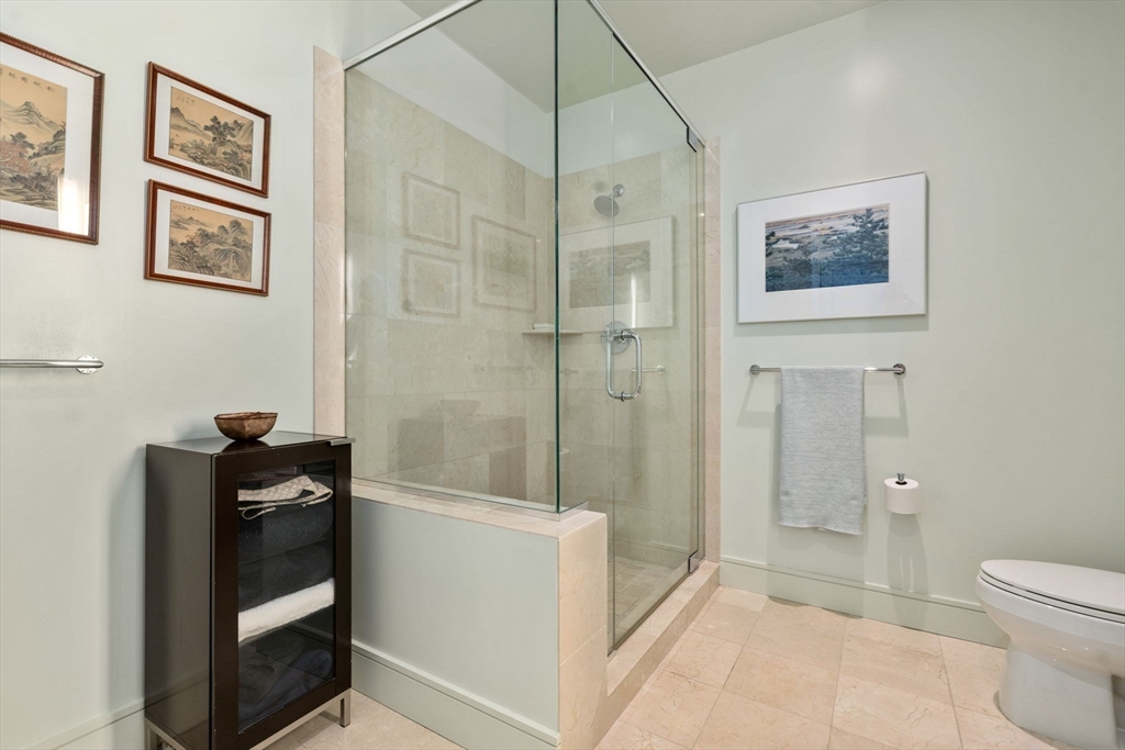 2400 Beacon St # 203