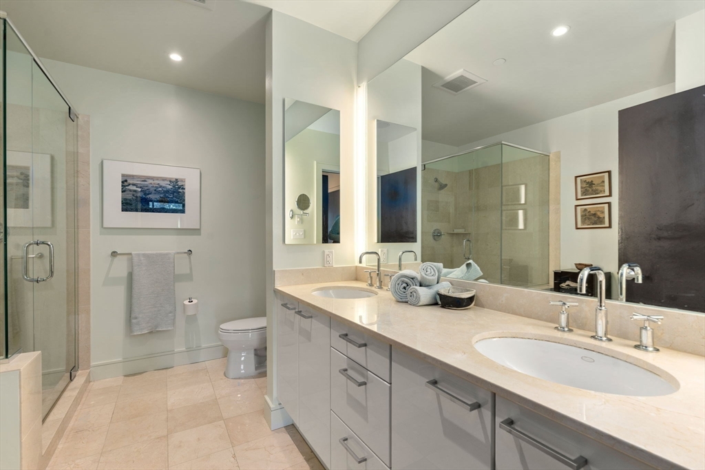 2400 Beacon St # 203